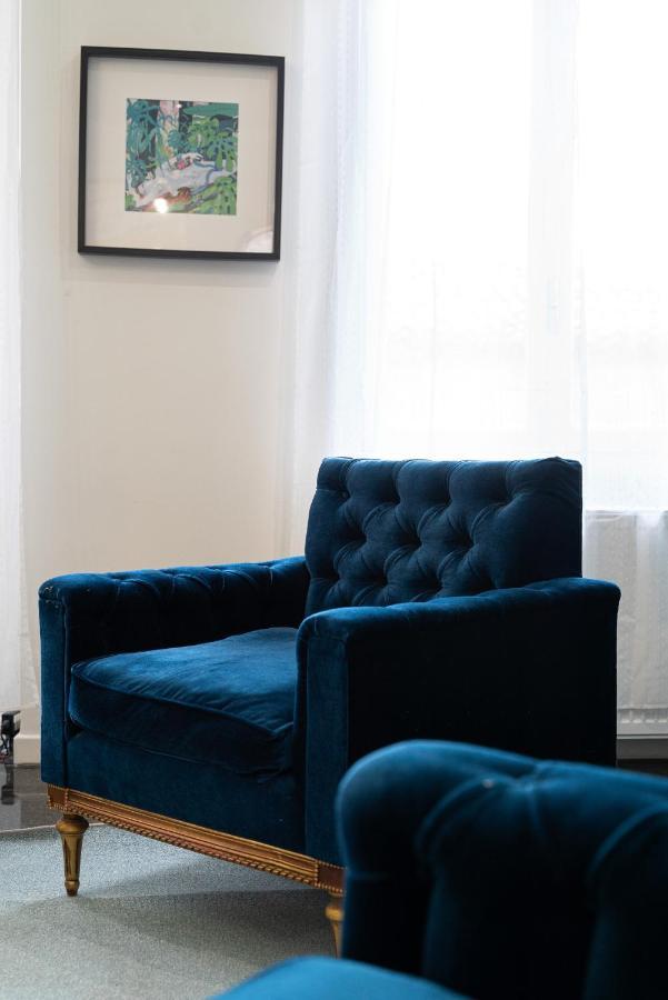 Spacious & Artistic Retro 2Bd Apt With Sauna Athènes Extérieur photo