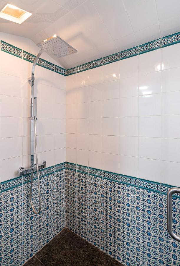 Spacious & Artistic Retro 2Bd Apt With Sauna Athènes Extérieur photo