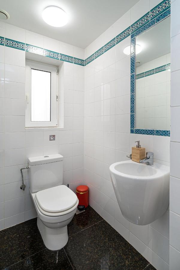 Spacious & Artistic Retro 2Bd Apt With Sauna Athènes Extérieur photo